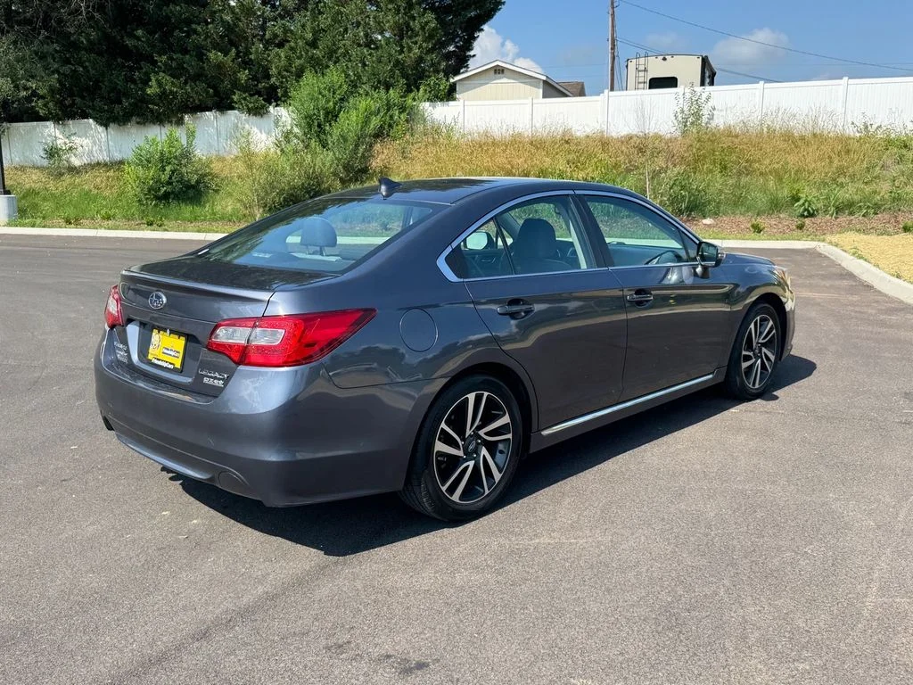 Used 2017 Gray Subaru 2.5i image 3