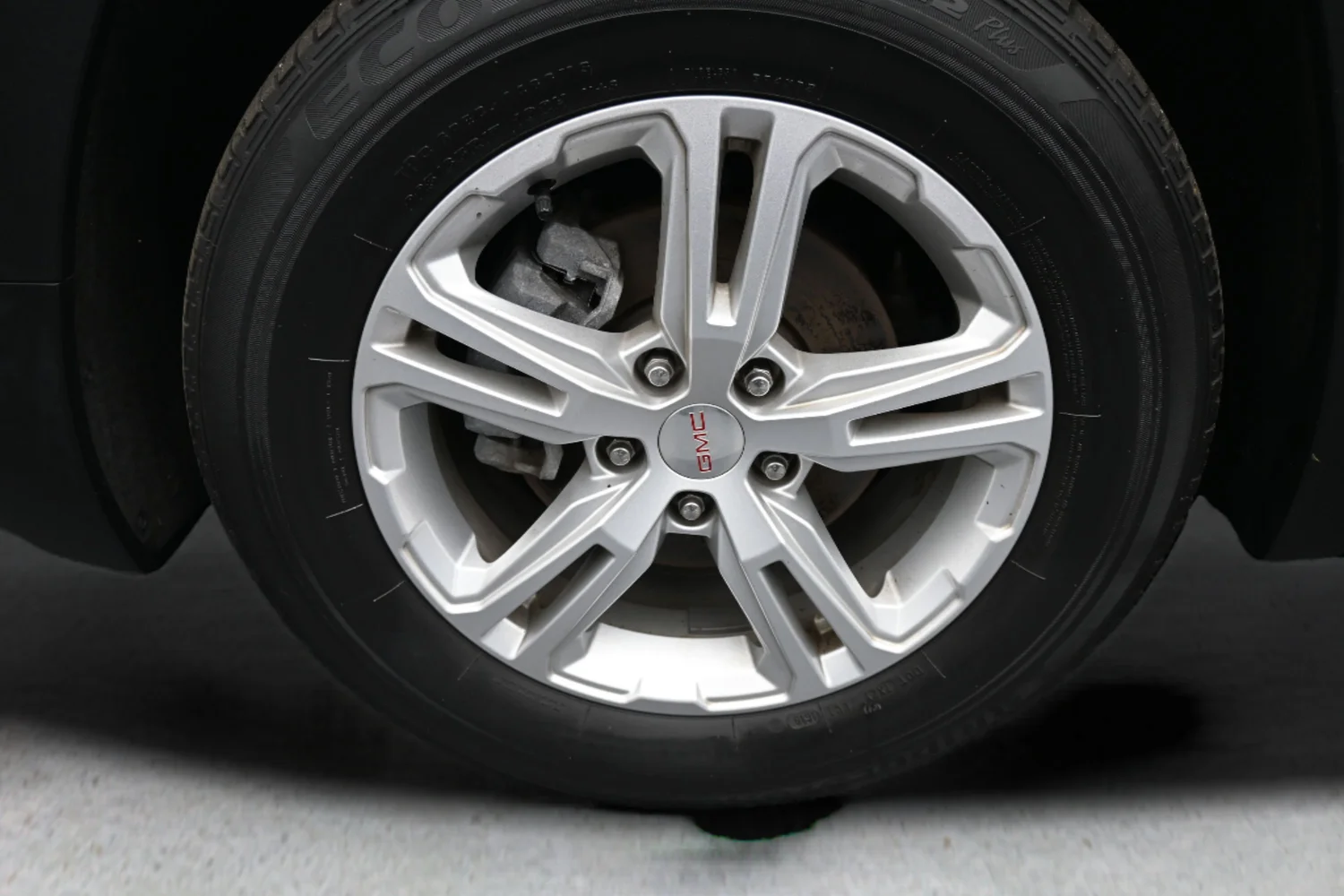 Used 2020 Black GMC SLE image 22