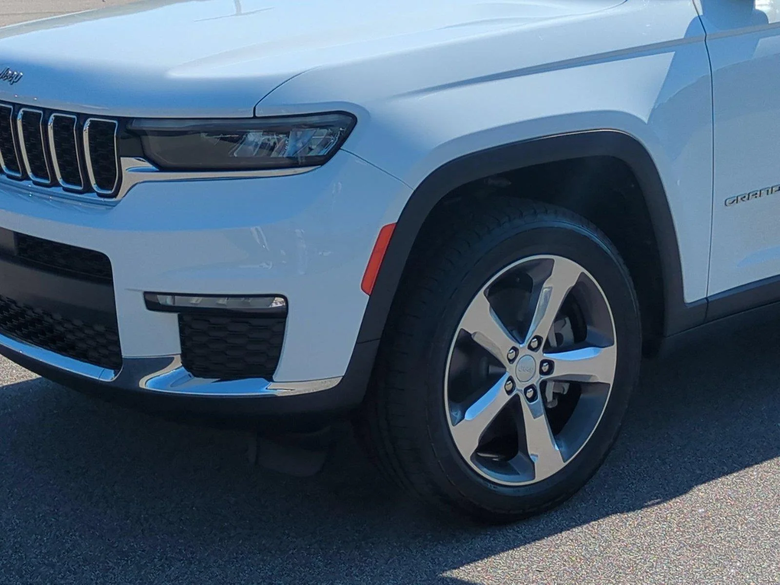 Used 2021 Bright White Clearcoat Jeep Limited image 9