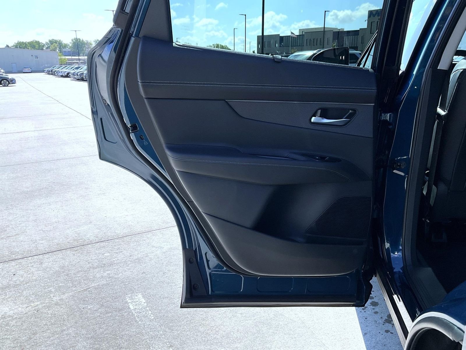 New 2026 Aurora Blue Pearl Metallic / Super Black Two-tone Nissan Platinum image 20
