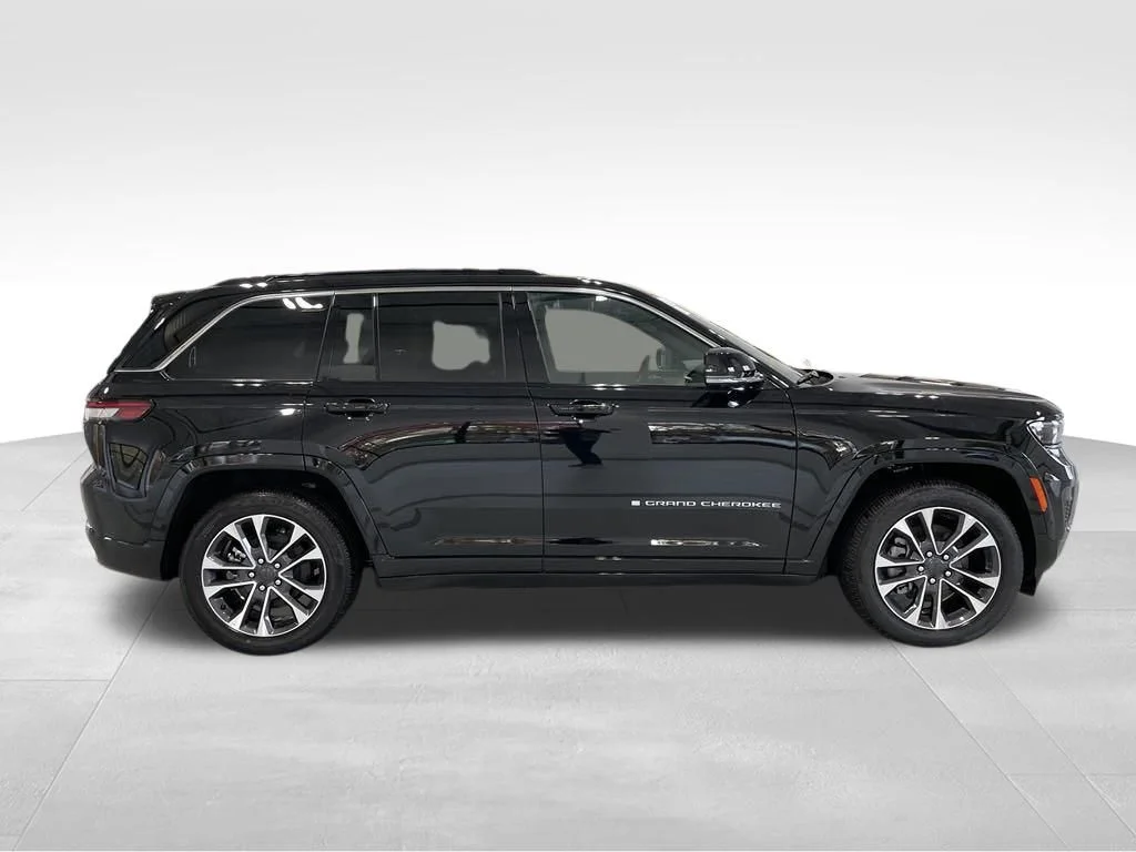 Used 2024 Black Jeep Overland 4xe image 3