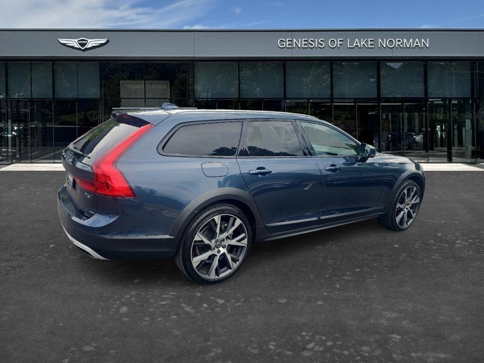 Used 2018 Denim Blue Metallic Volvo T6 AWD image 5