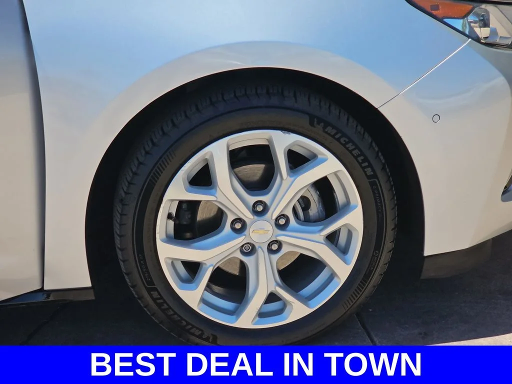 Used 2018 Silver Chevrolet Premier image 38