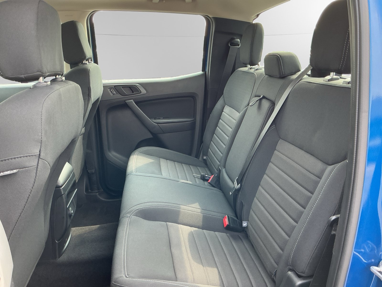 Used 2020 Blue Ford XL image 13