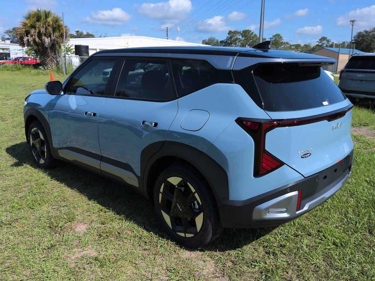 New 2027 Frost Blue / Black Roof Kia S image 6