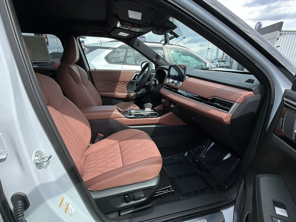 New 2026 White Diamond Mitsubishi SEL image 16