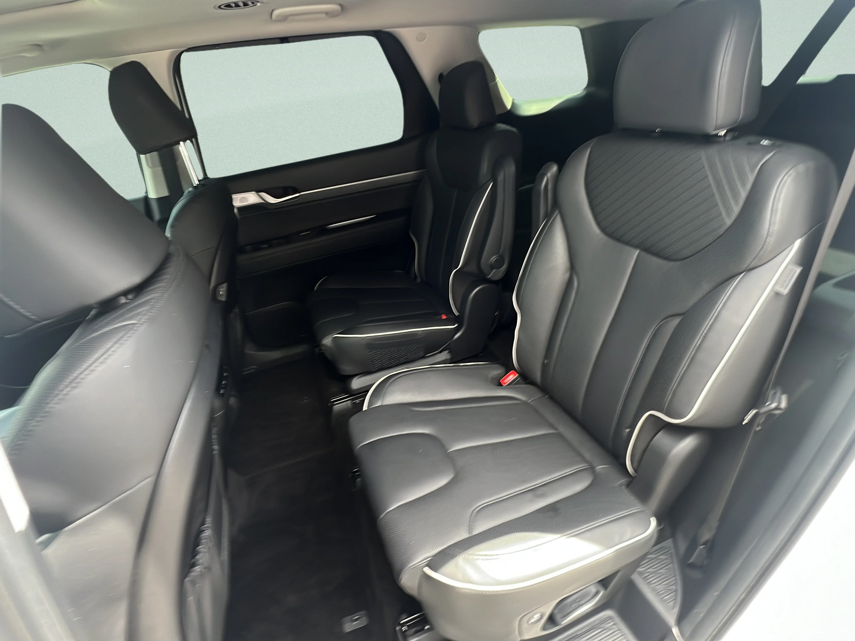 Used 2024 Hyper White Hyundai SEL 7P image 10