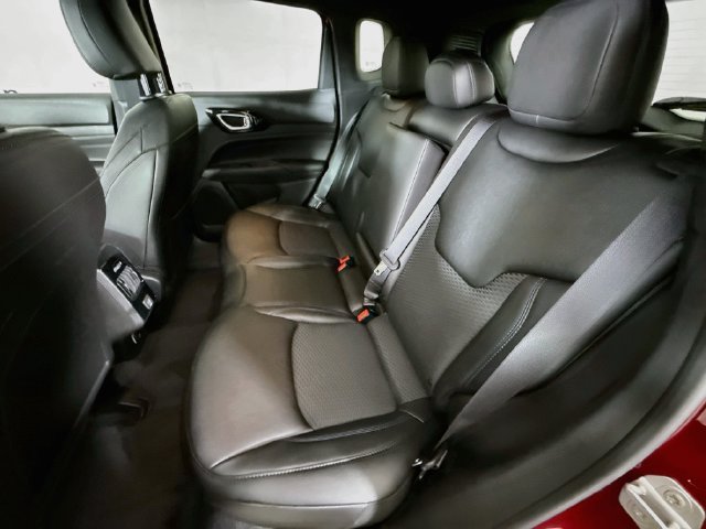 New 2026 Red Hot Pearl-Coat Exterior Paint Jeep Latitude image 22