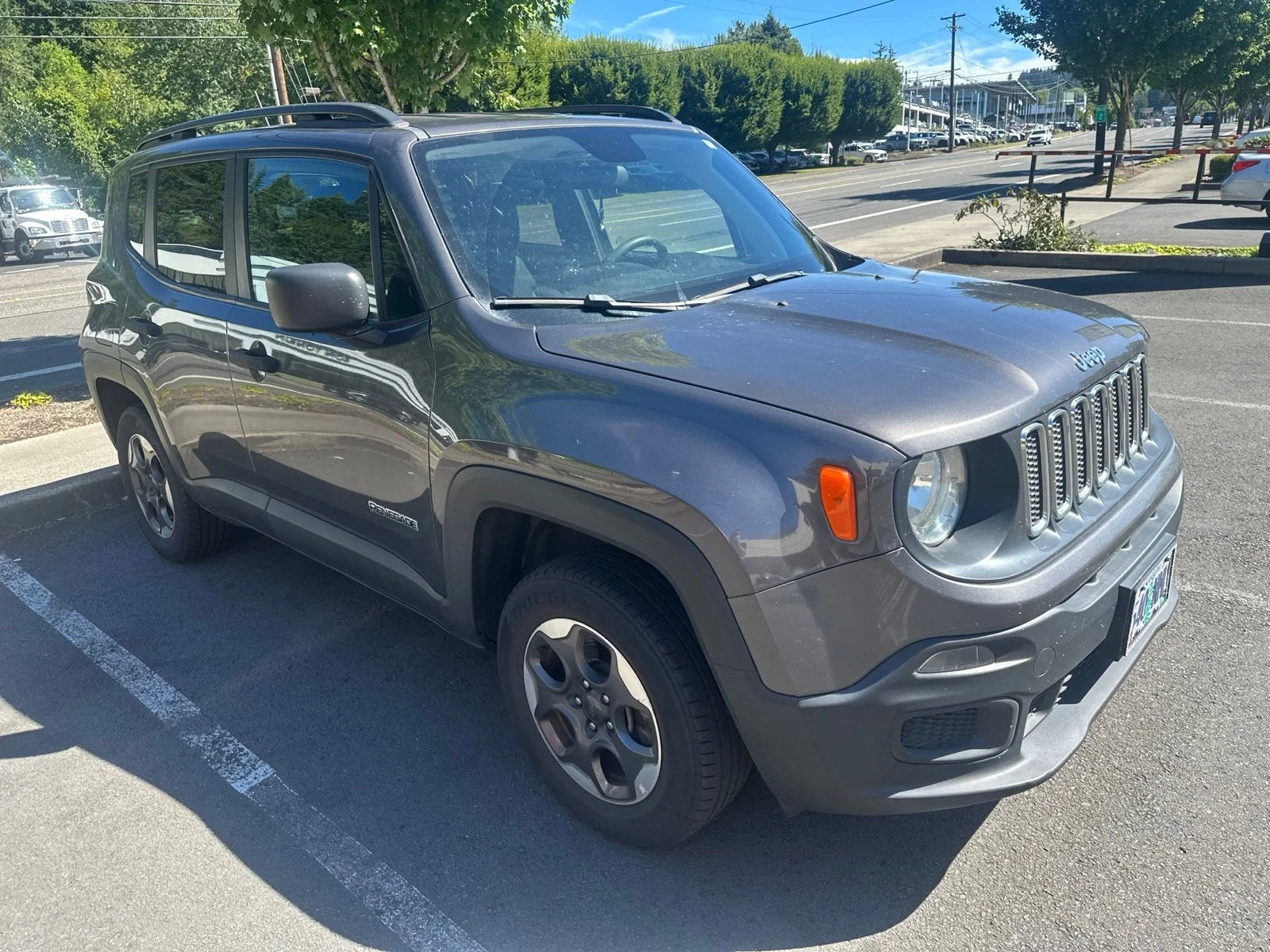 Used 2018 Crystal Metallic Jeep Sport image 4