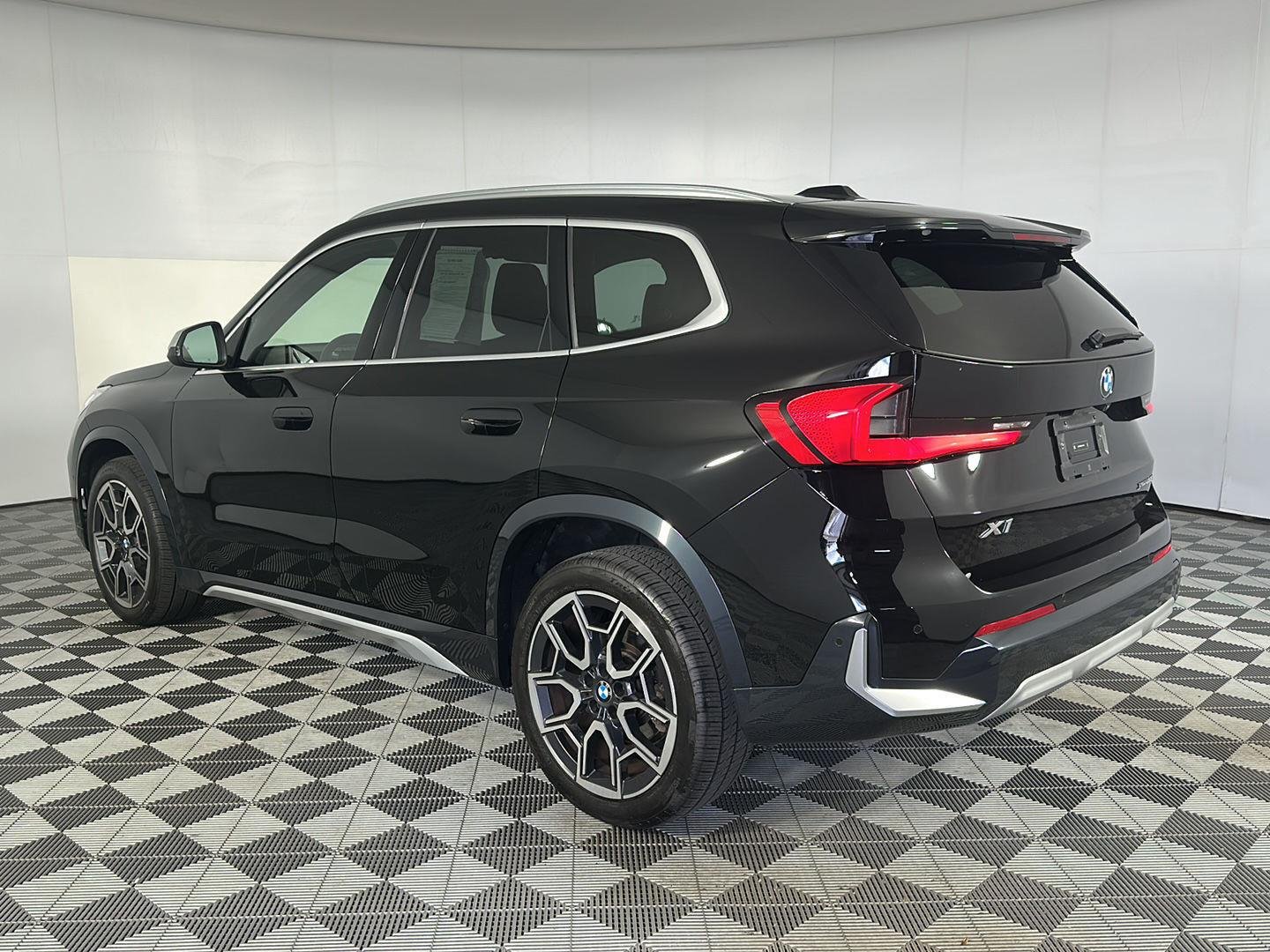 Used 2023 Jet Black BMW xDrive28i image 21