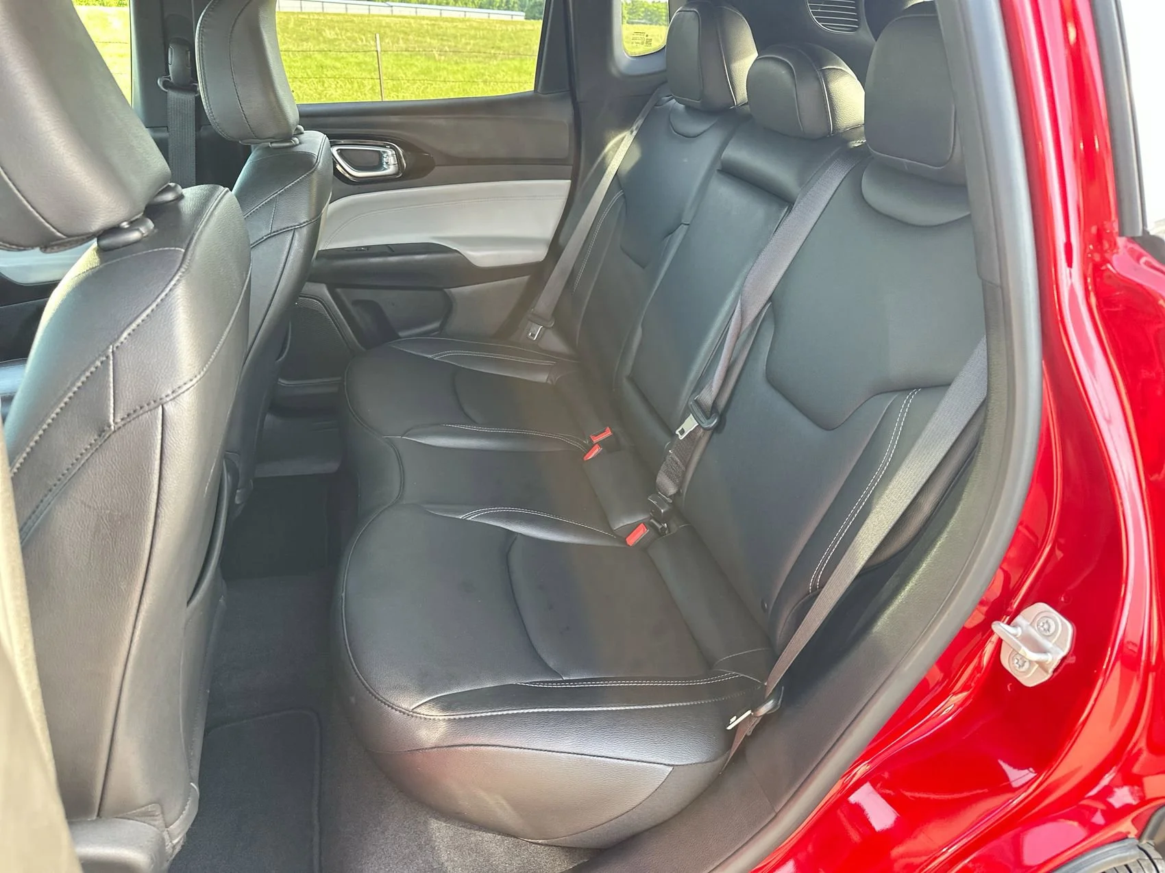 Used 2025 Red Hot Pearlcoat Jeep Limited image 22