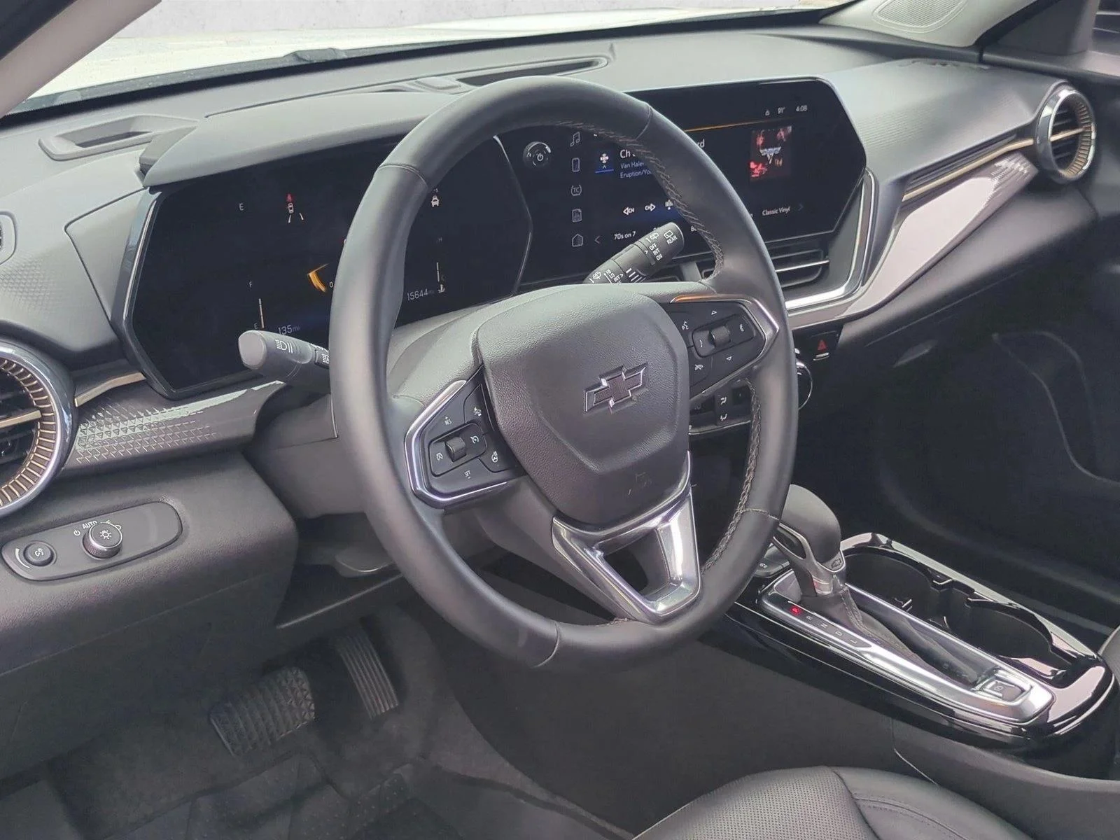 Used 2025 Summit White Chevrolet ACTIV image 10