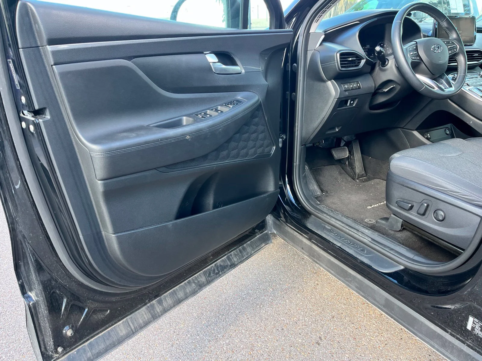 Used 2023 Black Hyundai SEL image 14
