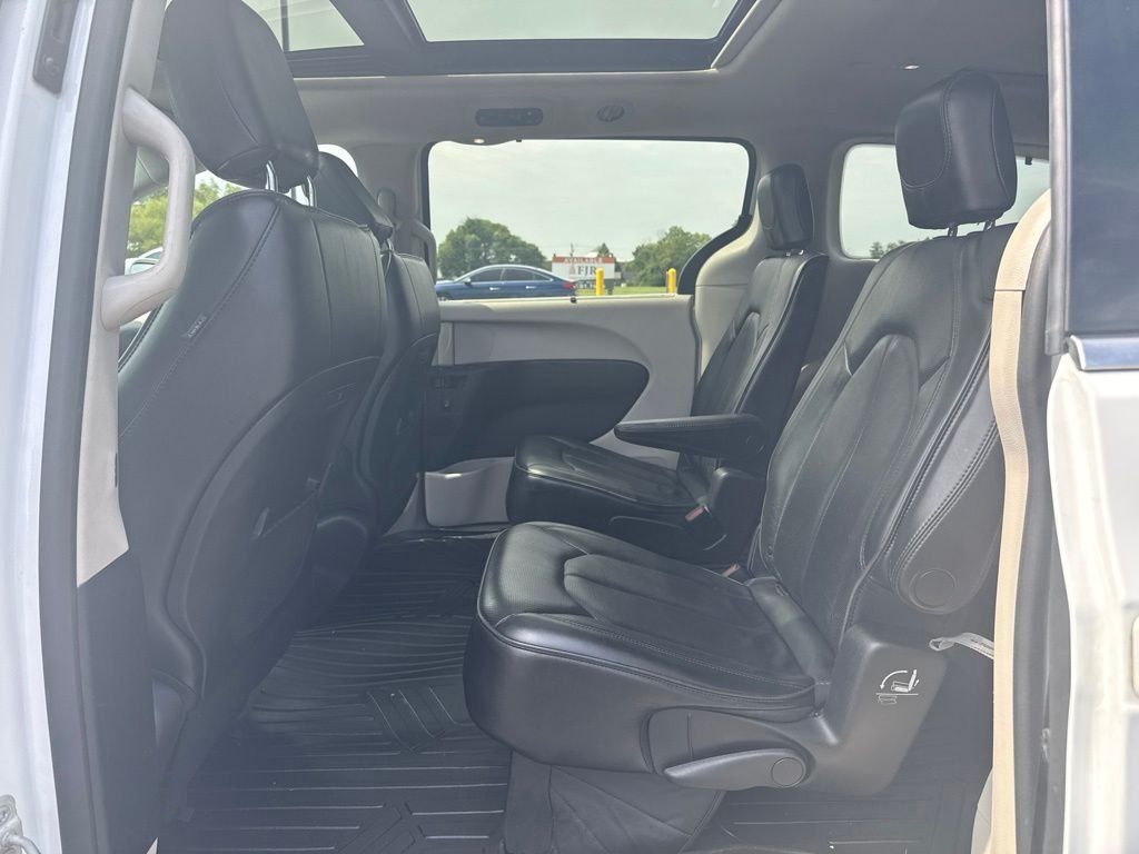 Used 2019 White Chrysler Limited image 12