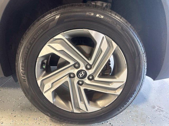 Used 2022 Black Hyundai SEL image 9