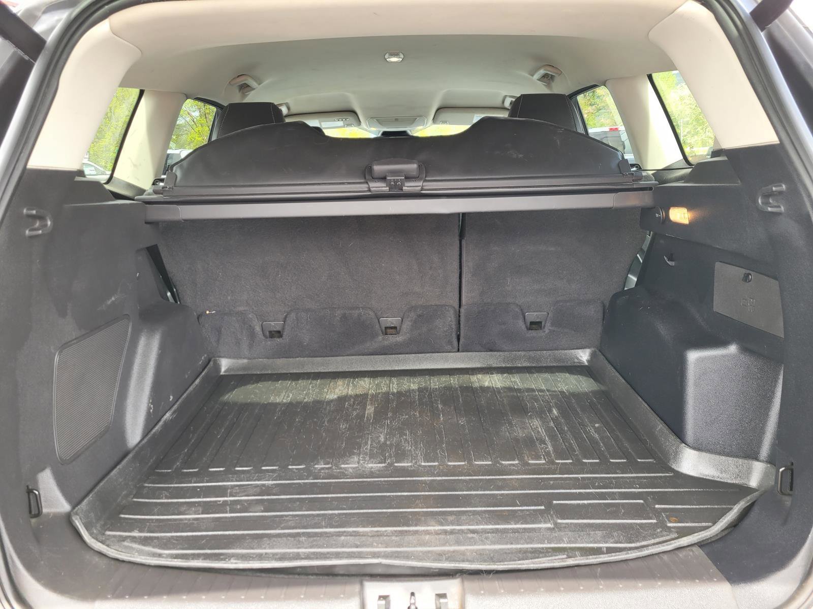 Used 2017  Ford Titanium image 17