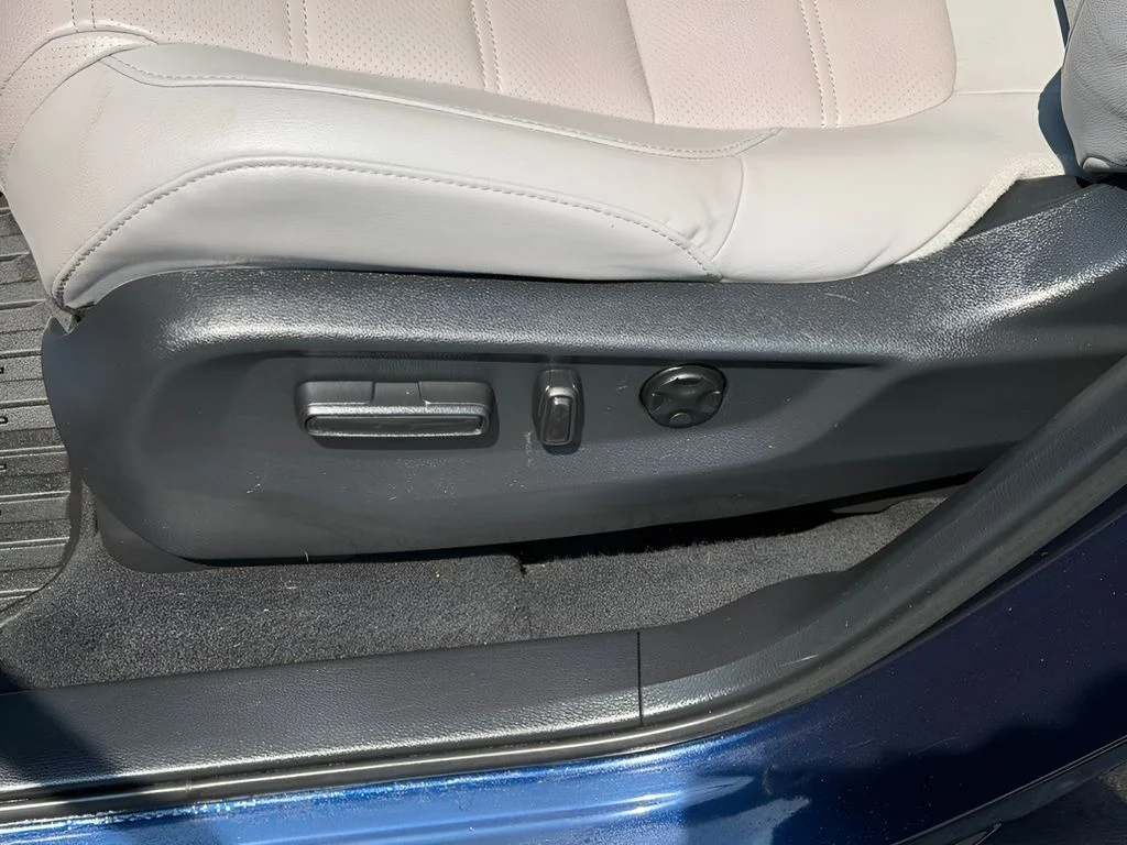 Used 2020 Obsidian Blue Pearl Honda Touring image 19
