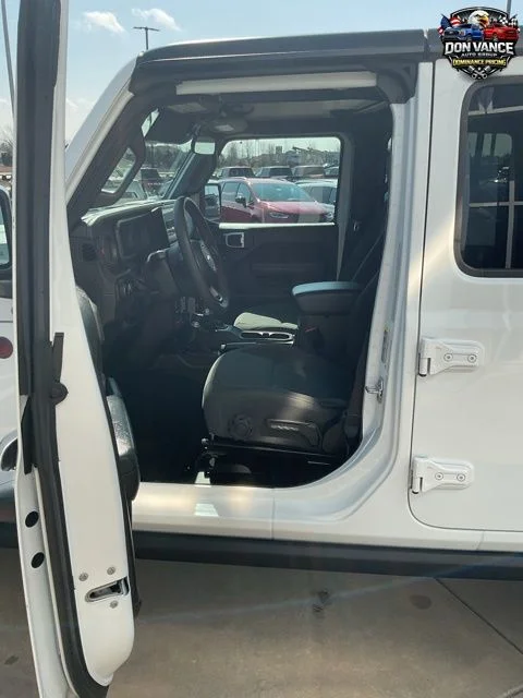 Certified Used 2025 White/off-white Jeep Rubicon image 9