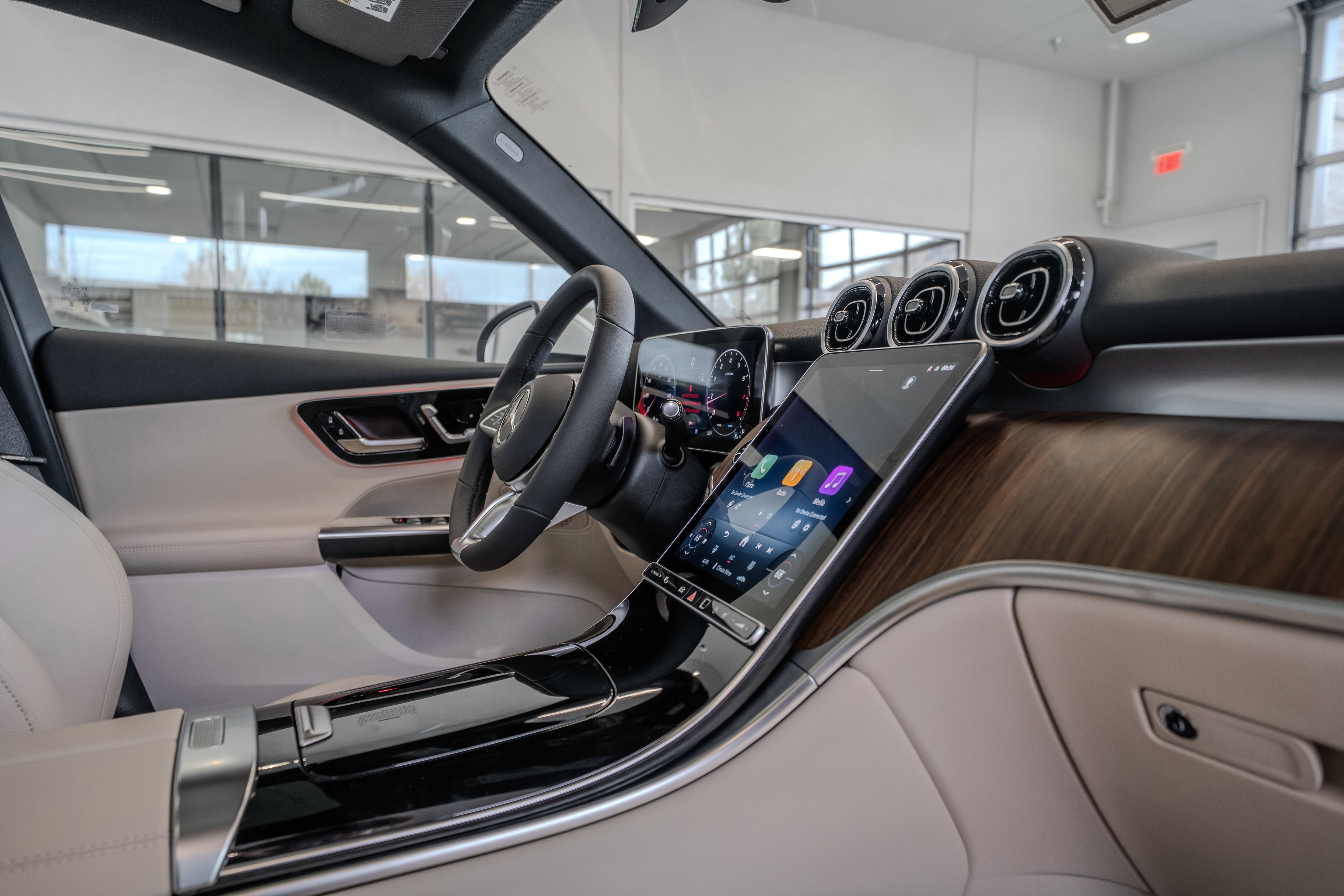 New 2026 Polar White Mercedes-Benz GLC 300 image 53