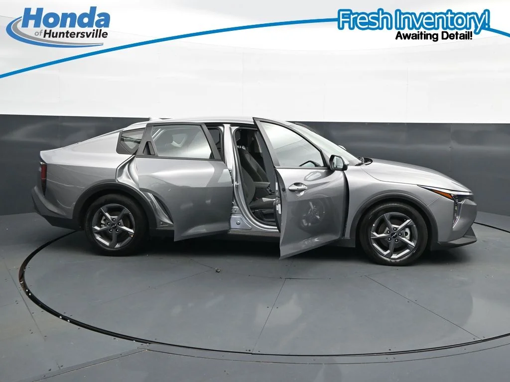 2025 Kia K4 LXS - Photo 37
