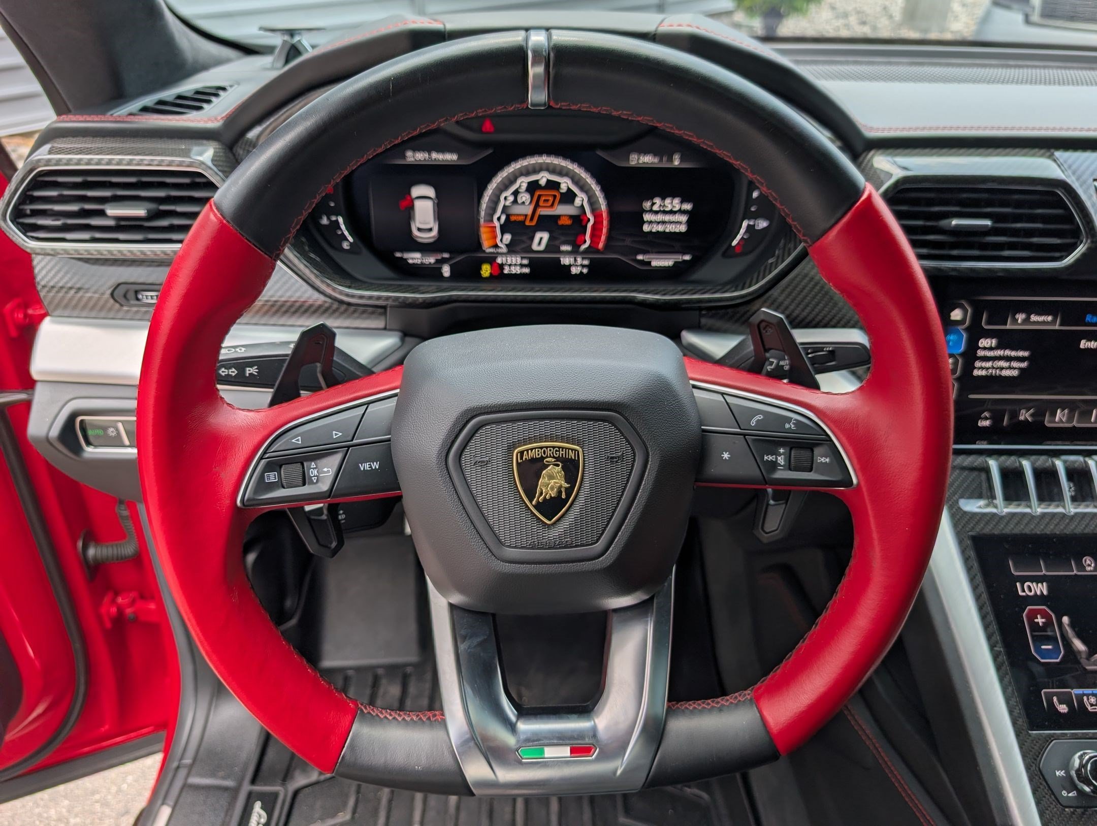 Used 2020 Red Lamborghini Base image 17
