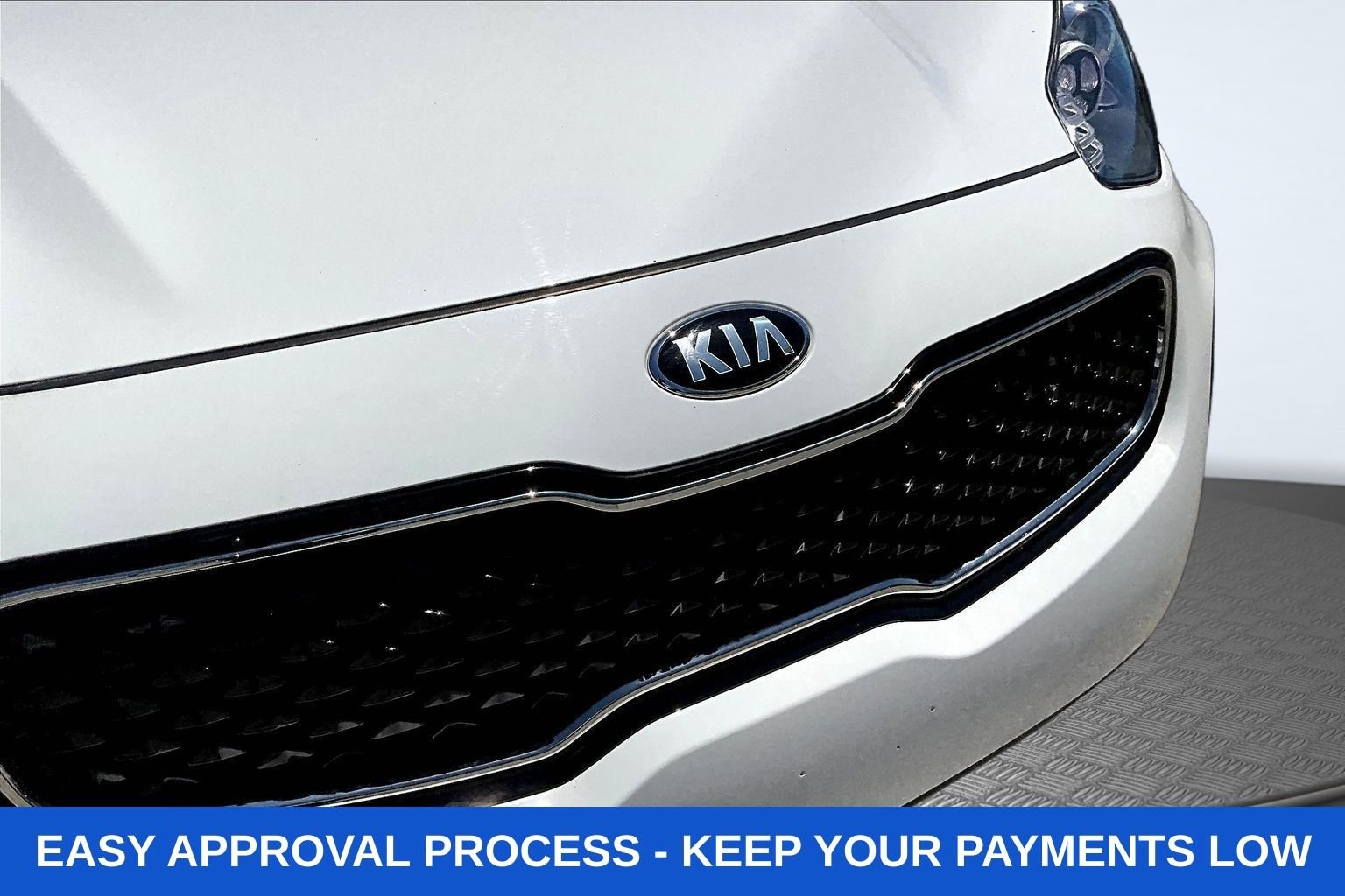 Used 2018 White Kia LX image 37