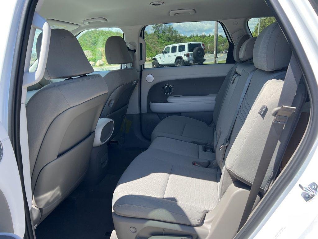 New 2026 White Hyundai SE AWD image 23