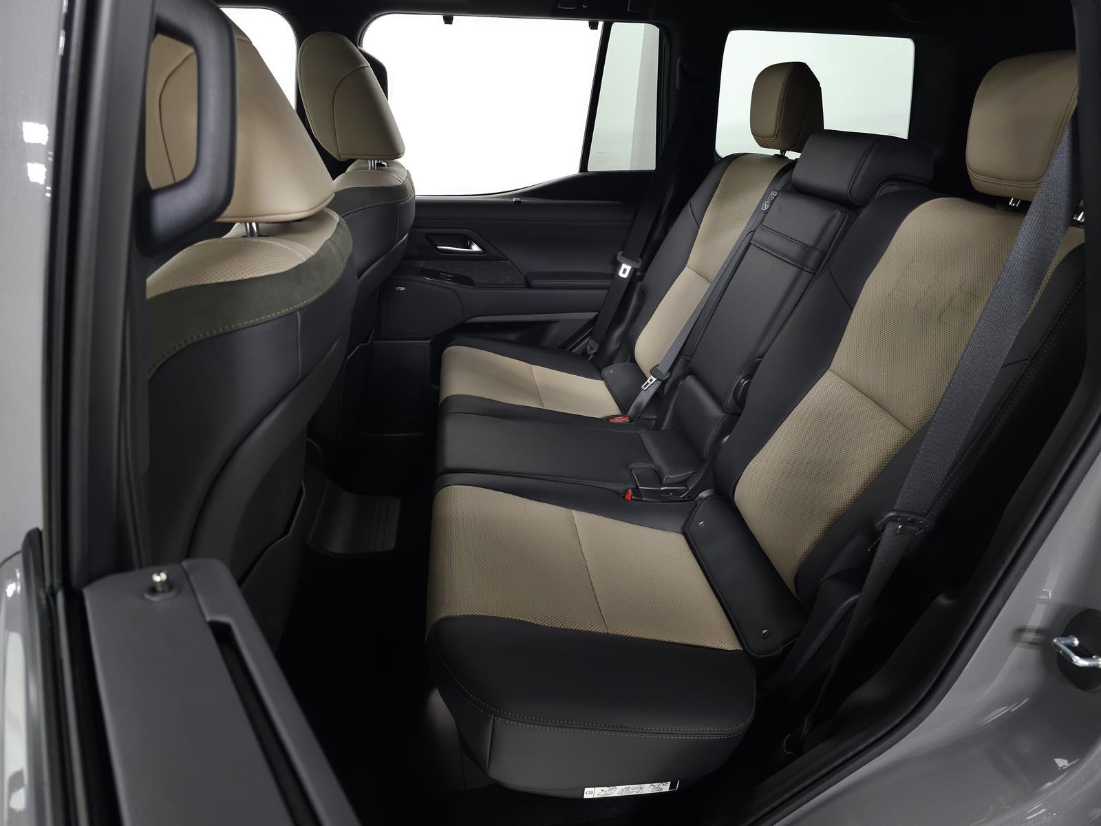 Certified Used 2024 Gray Lexus OVERTRAIL+ image 37