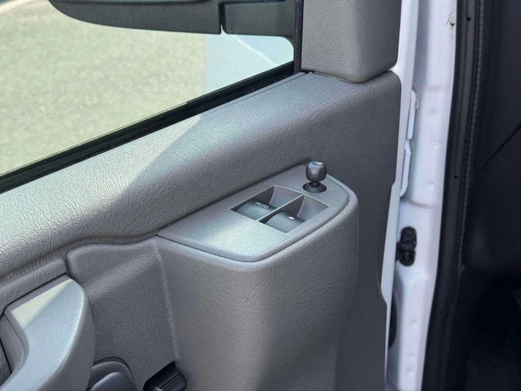 2023 Chevrolet Express Cargo Work Van - Photo 18