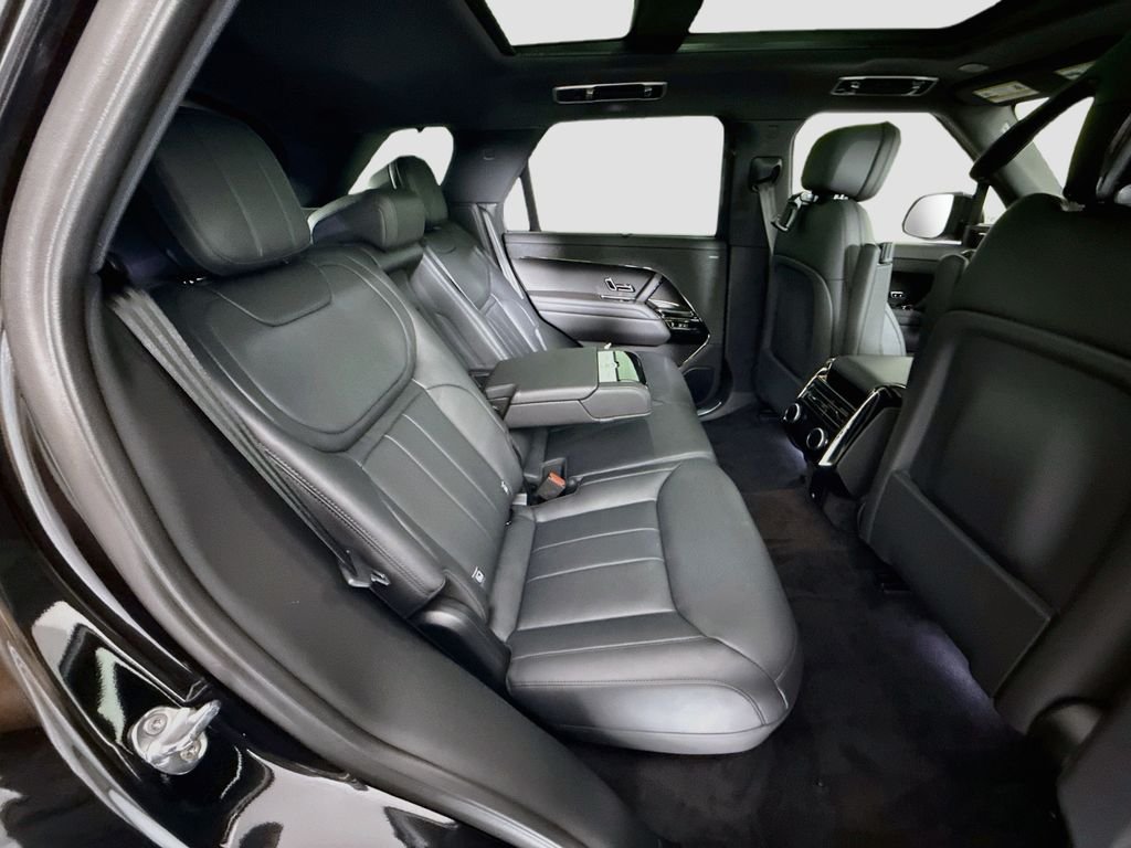 New 2026 Santorini Black Land Rover Dynamic SE image 22