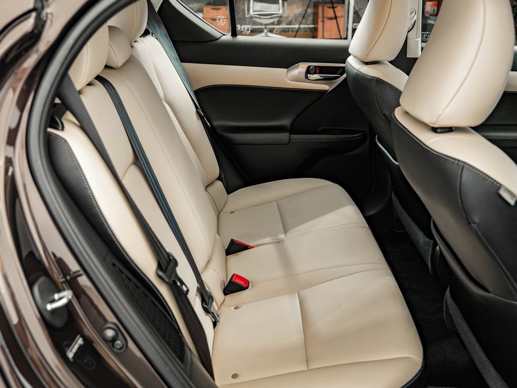 Used 2014 Pearl Lexus 200h image 42