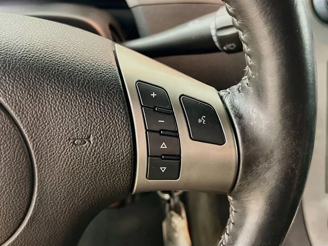 Used 2007 Yellow Pontiac Base image 25