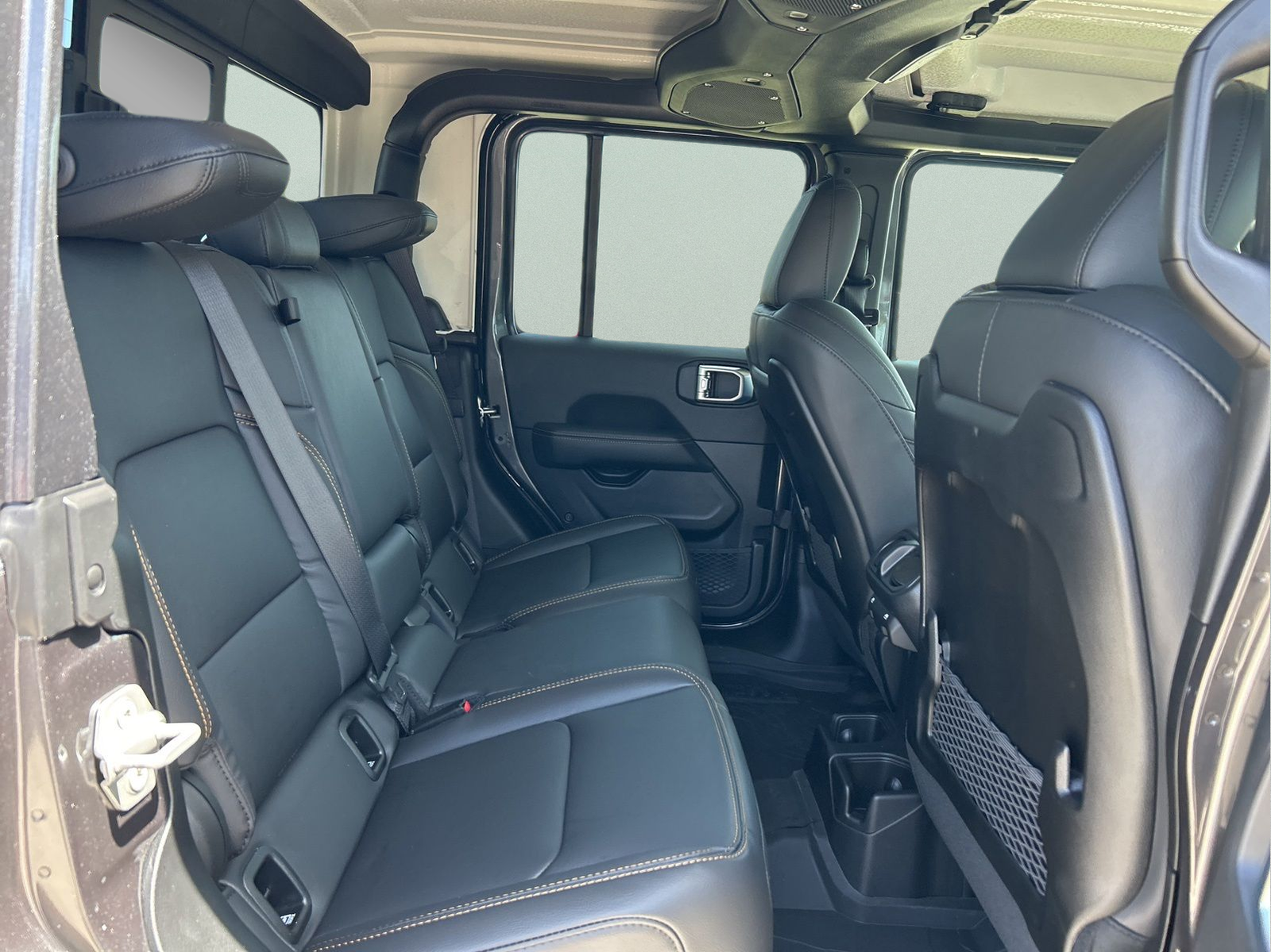 New 2026 Granite Crystal Metallic Clearcoat Jeep Sahara image 11