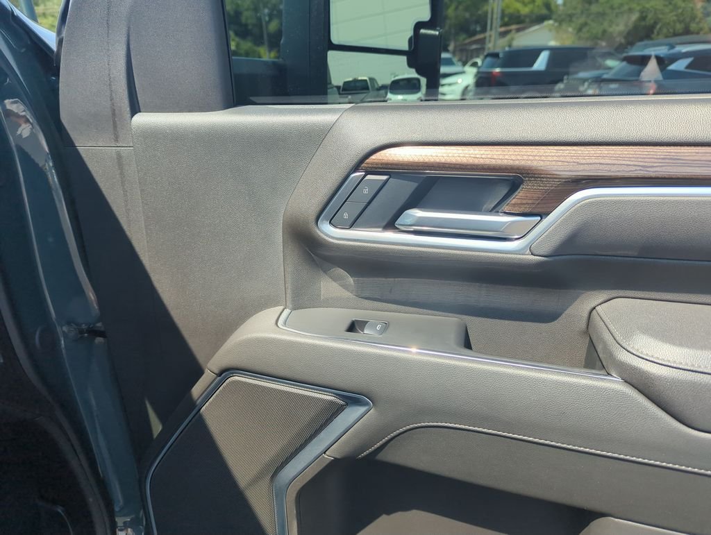 Used 2025 Gray Chevrolet LT image 34