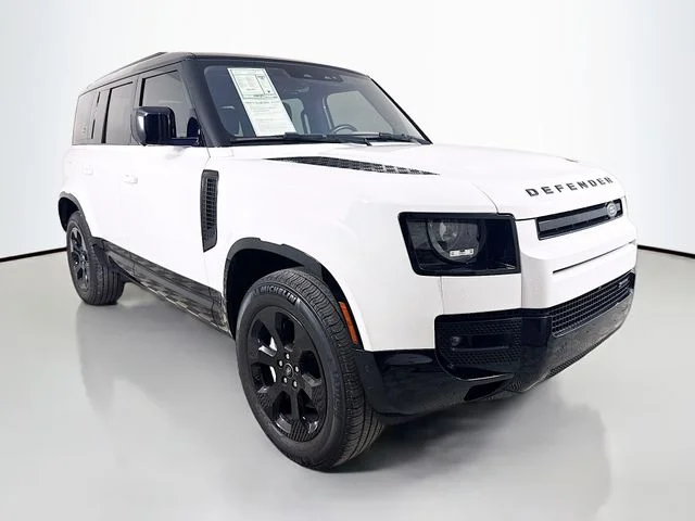 Used 2022 White Land Rover X-Dynamic HSE image 3