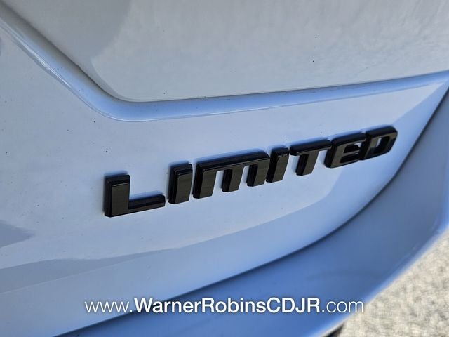 New 2025 Bright White Clear-Coat Exterior Paint Jeep Limited image 11