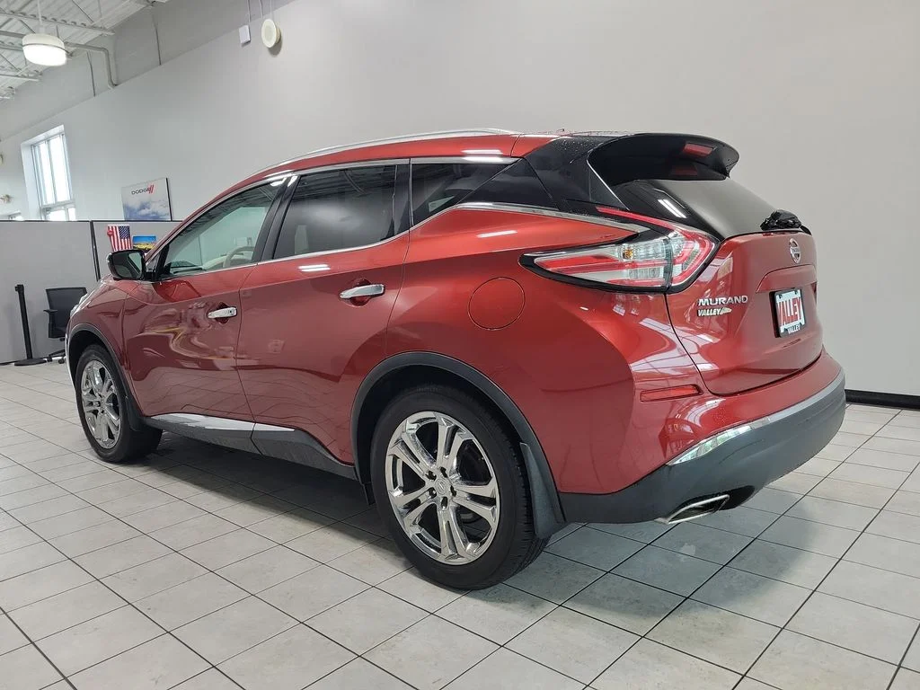 Used 2015 Red Nissan Platinum image 10
