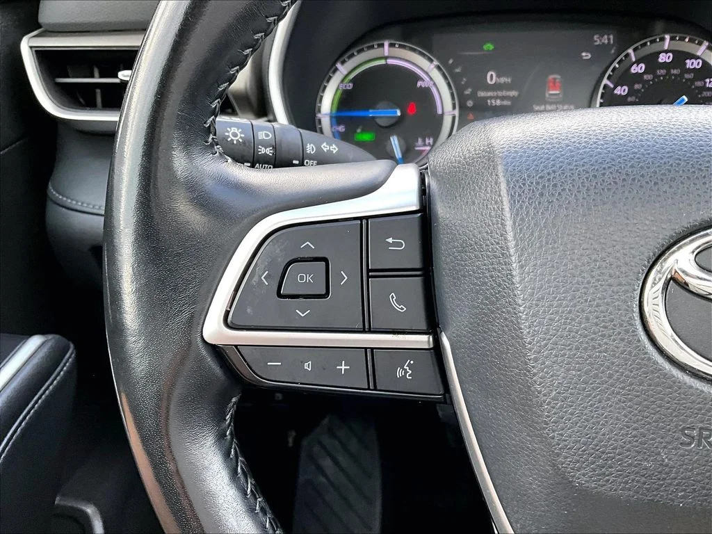 Used 2022 Silver Toyota XLE image 15