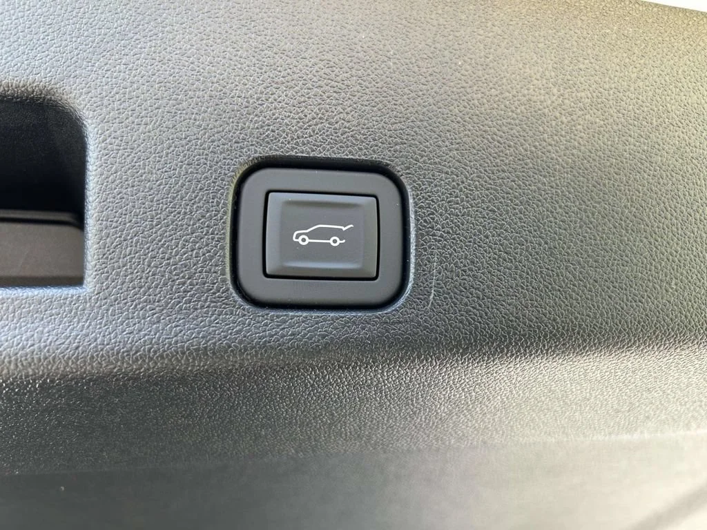 New 2026 Glacier White Tricoat GMC Denali Ultimate image 12
