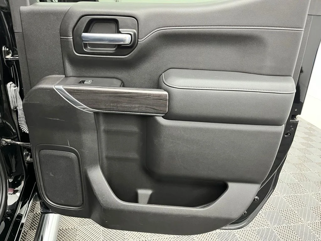 Used 2019 Black Chevrolet LTZ image 27