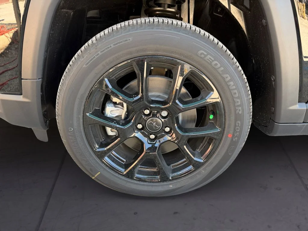 New 2026 Black Jeep Latitude image 9