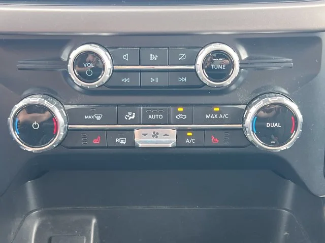 Used 2024 Black Ford XLT image 29