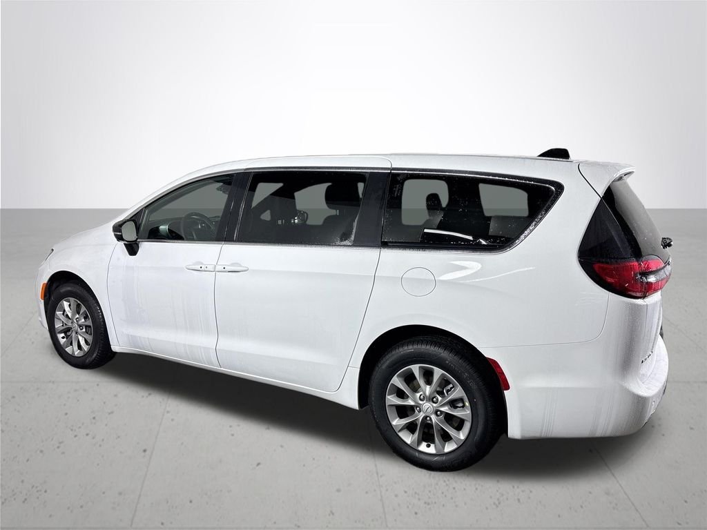 New 2026 Bright White Clear-Coat Exterior Paint Chrysler Select image 8
