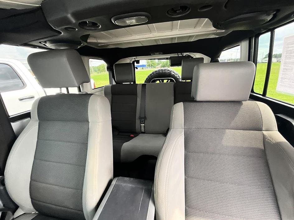 Used 2007 Silver Jeep Unlimited X image 30