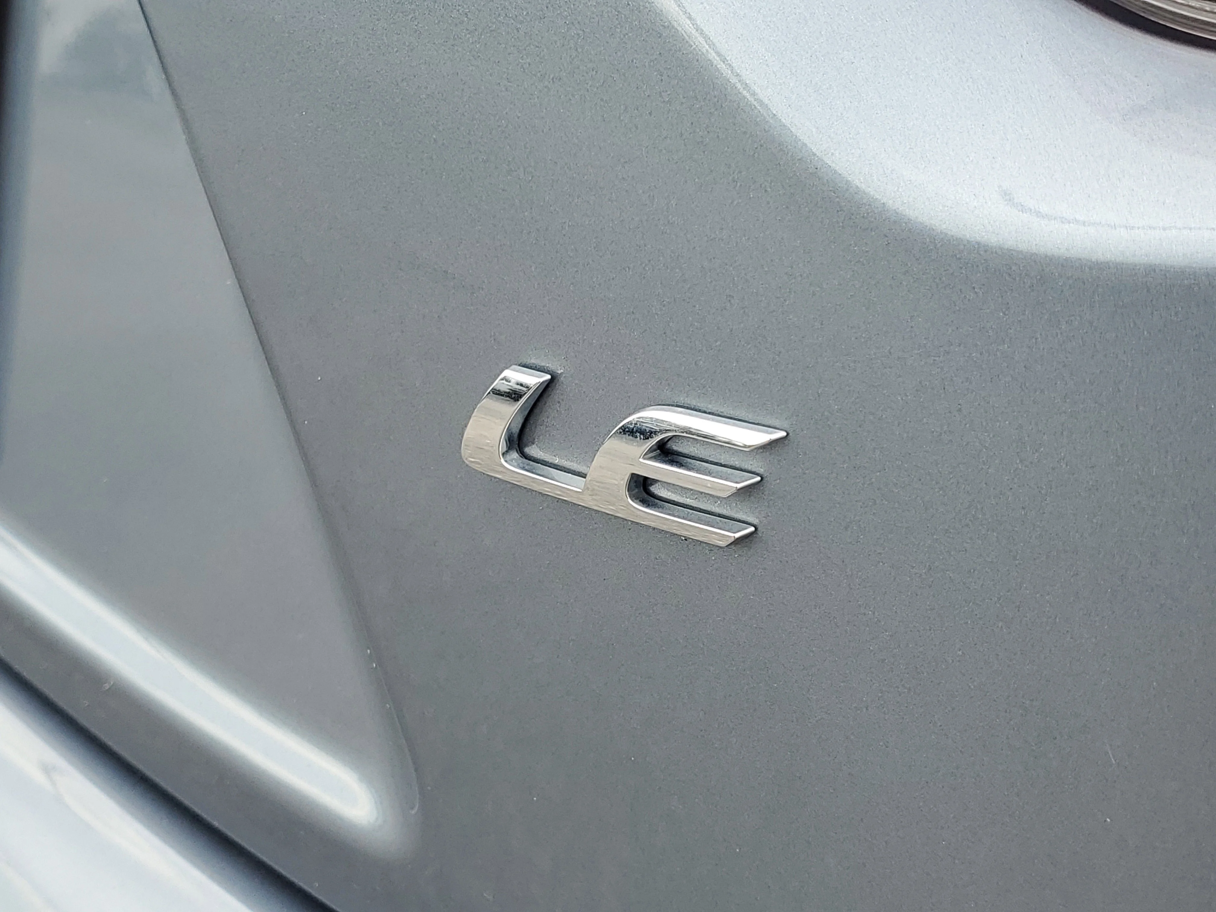 Used 2022  Toyota LE image 6