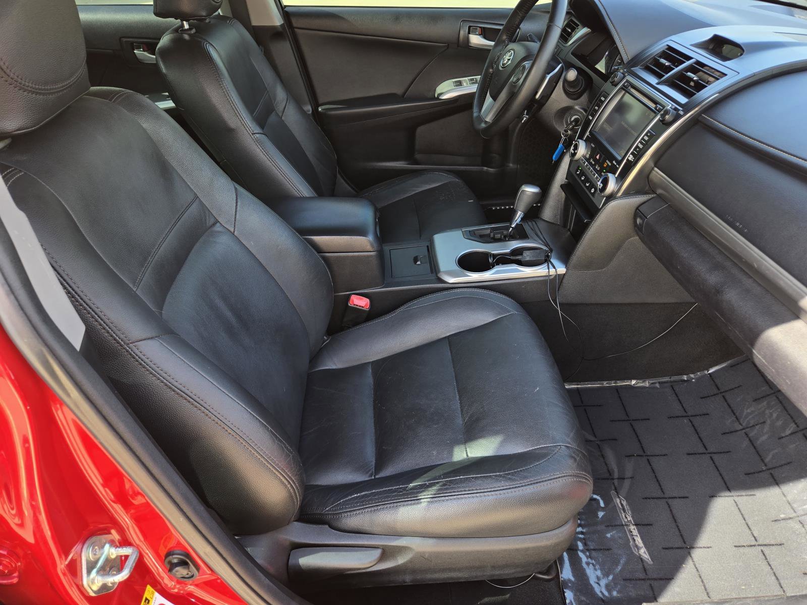 Used 2014 Barcelona Red Metallic Toyota SE image 38