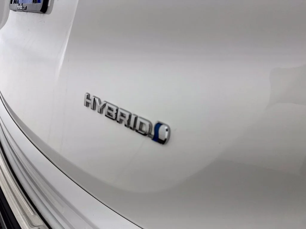 Used 2018 White Toyota LE image 48