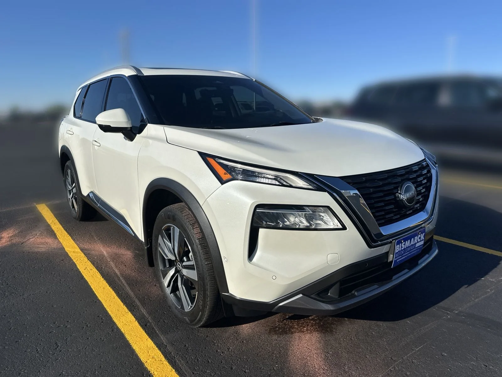 Certified Used 2023 White Nissan SL image 4