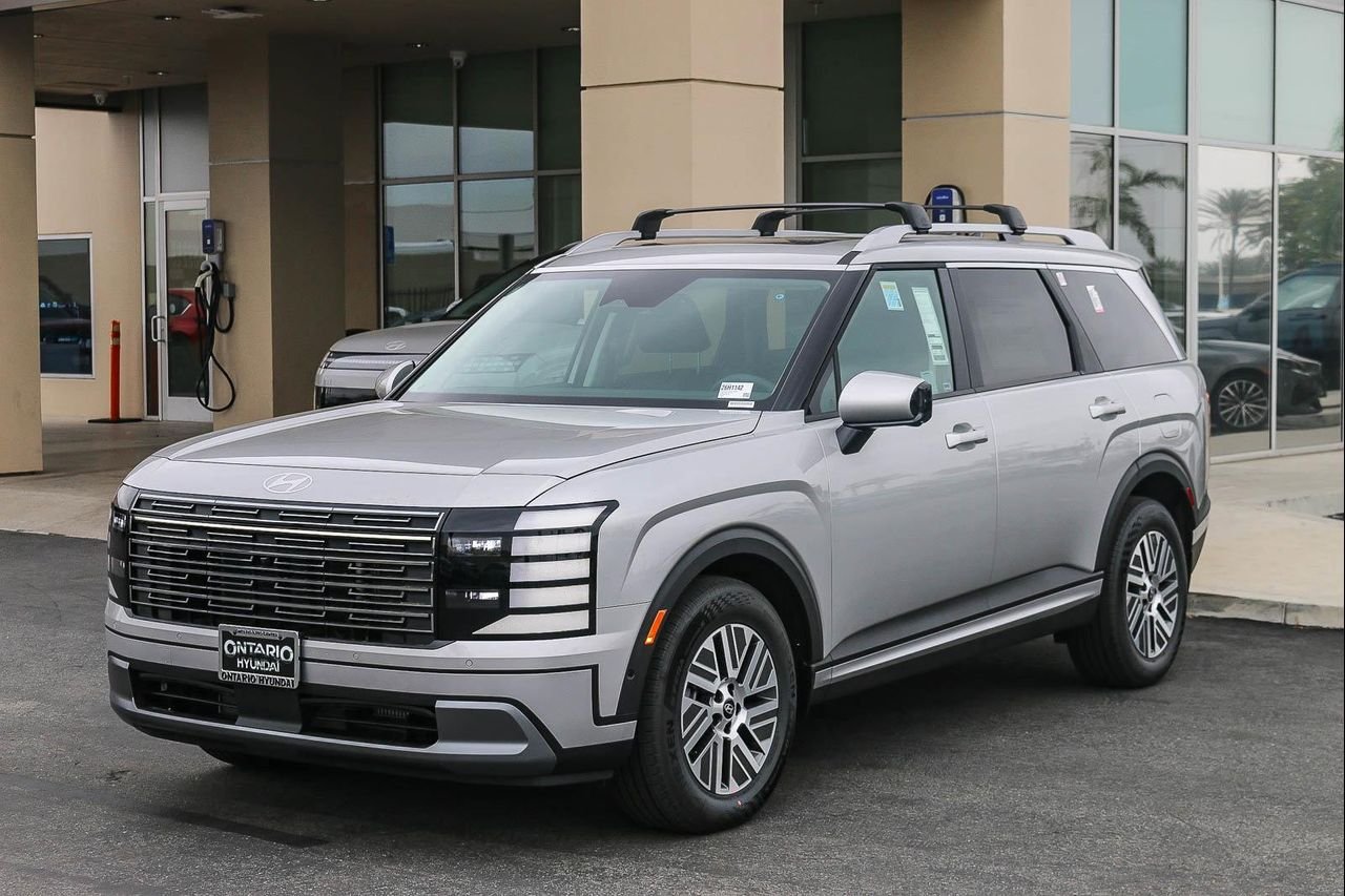 New 2026 Silver Hyundai SEL Premium image 31