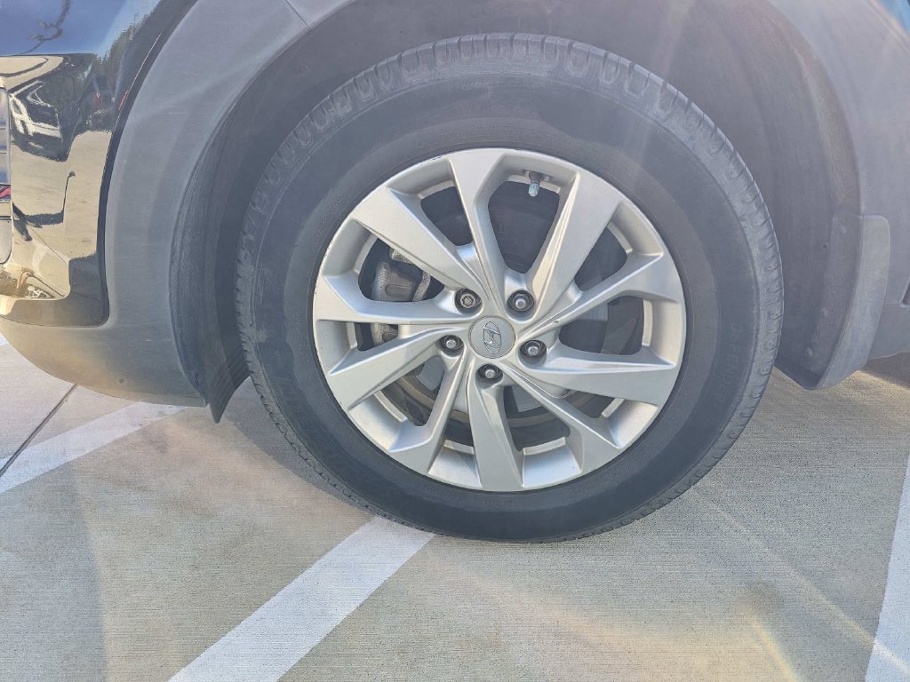 Used 2020 Black Hyundai Value image 7